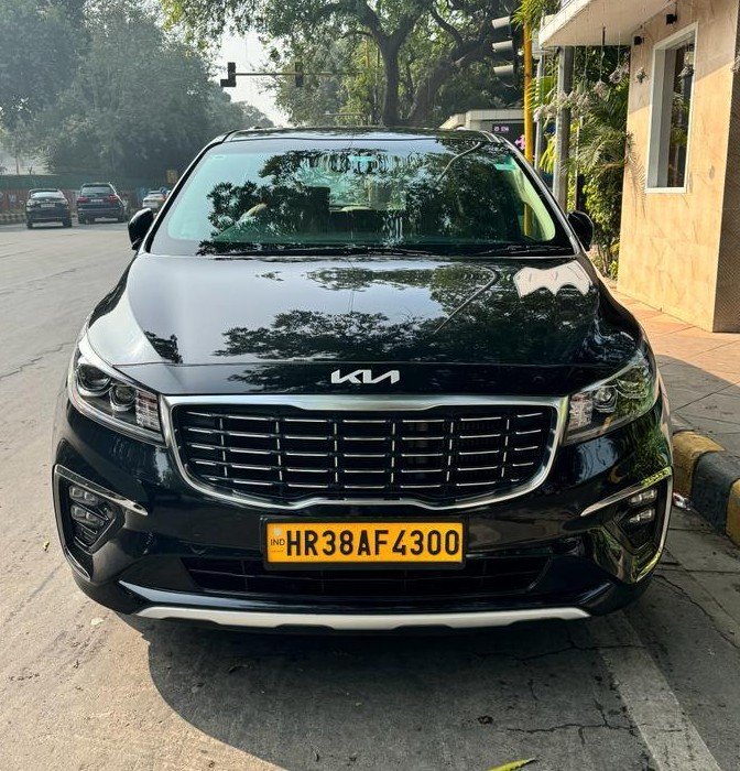 Rent Kia Carnival in India
